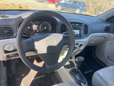 Used 2011 Hyundai Accent GLS image 9