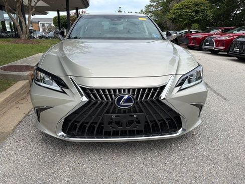 Used 2022 Lexus ES 300h w/ Premium Package FWD image 2