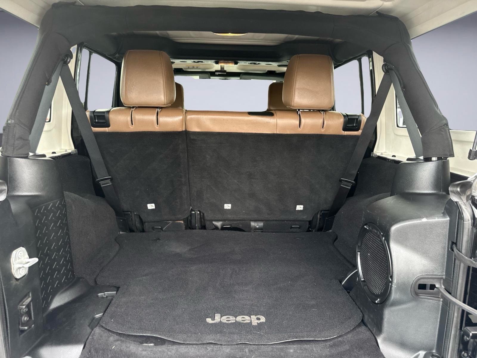 Used 2014 Jeep Wrangler Unlimited Sahara w/ Max Tow Package AWD/4WD image 7