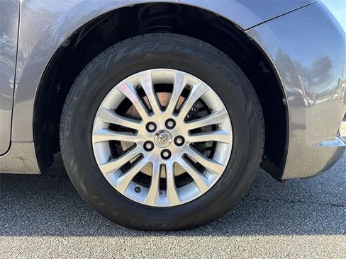 Used 2015 Toyota Sienna L image 12
