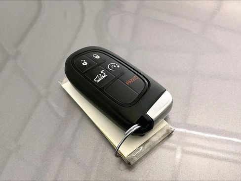 Used 2019 Jeep Cherokee Limited image 9