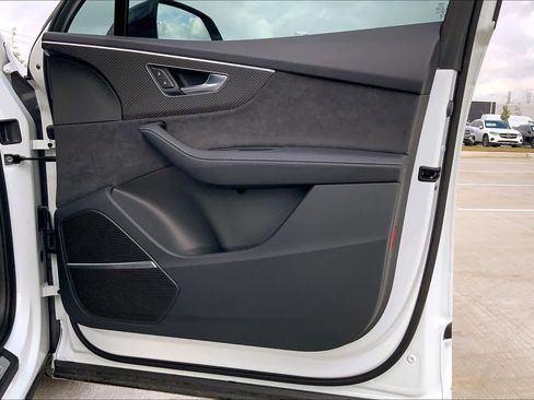 Used 2025 Audi SQ7 Premium Plus w/ Executive Package image 19