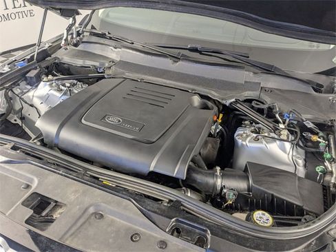 Used 2023 Land Rover Discovery S image 37