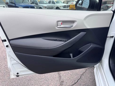 Used 2020 Toyota Corolla LE image 13