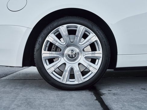 Used 2017 Rolls-Royce Dawn image 21