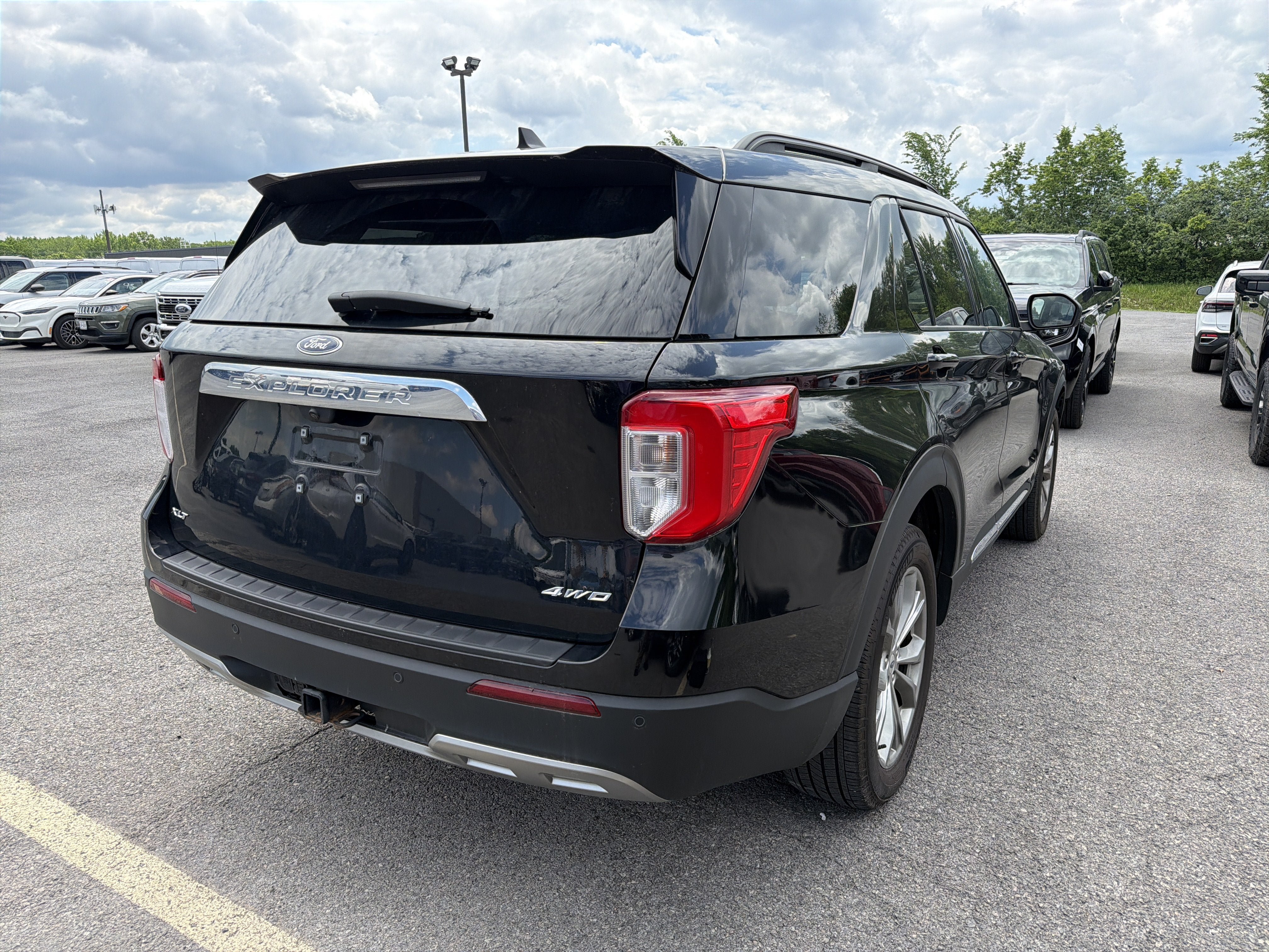Used 2023 Ford Explorer XLT w/ Equipment Group 202A AWD/4WD image 7
