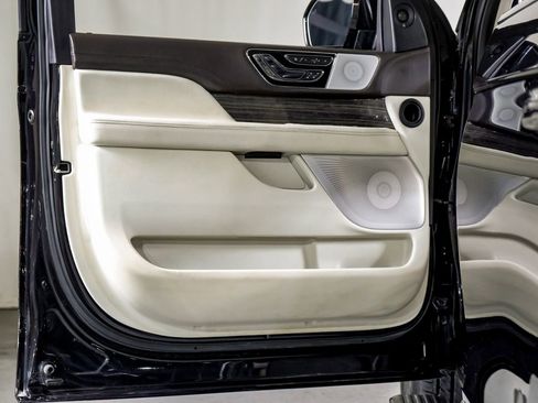 Used 2020 Lincoln Navigator Black Label w/ Cargo Convenience Package image 36