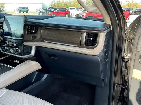 Used 2023 Ford Expedition Max Limited image 16