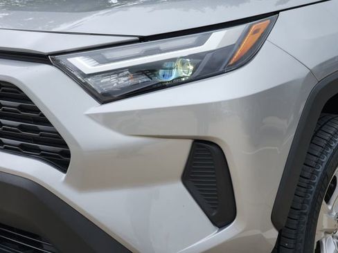 Used 2024 Toyota RAV4 LE AWD/4WD image 5