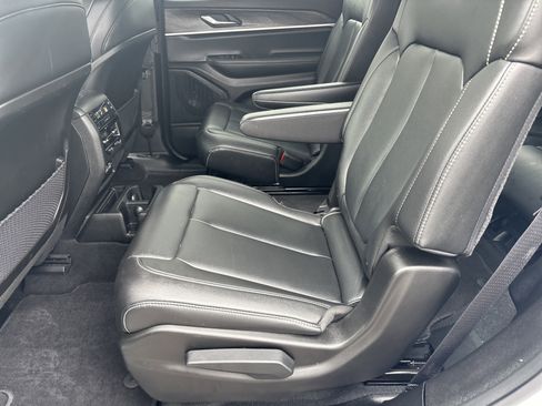 Used 2025 Jeep Grand Cherokee L Limited w/ Black Appearance Package image 16