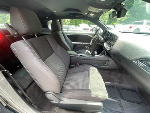 Used 2018 Dodge Challenger SXT image 37