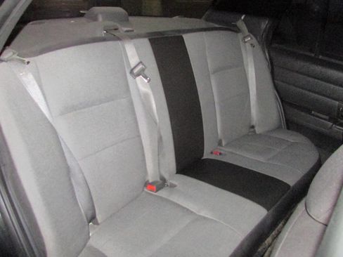 Used 2005 Ford Crown Victoria Police Interceptor image 28