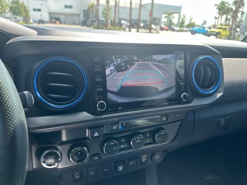 Used 2020 Toyota Tacoma TRD Off-Road w/ Technology Package AWD/4WD image 14