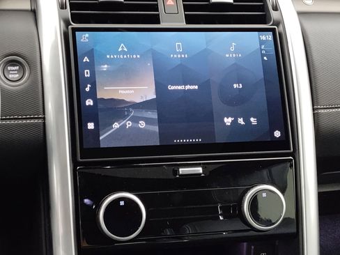 Used 2025 Land Rover Discovery Dynamic SE image 23