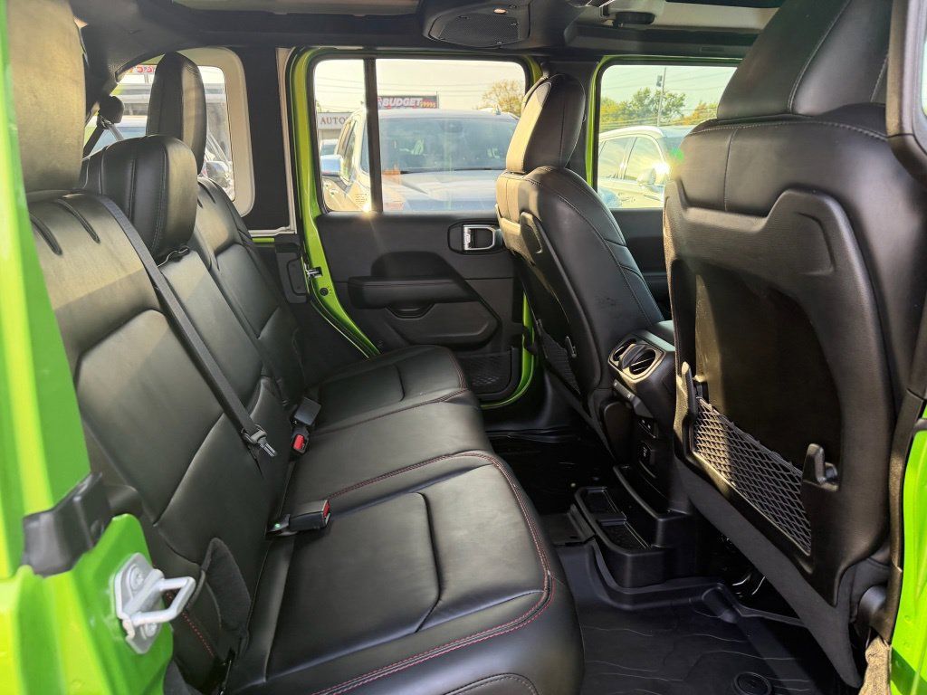 Used 2025 Jeep Wrangler Unlimited Rubicon AWD/4WD image 15