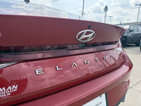 Certified 2022 Hyundai Elantra SEL FWD image 8