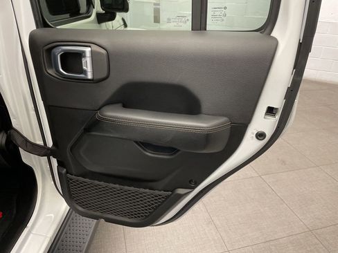Used 2021 Jeep Wrangler Unlimited Sahara AWD/4WD image 29