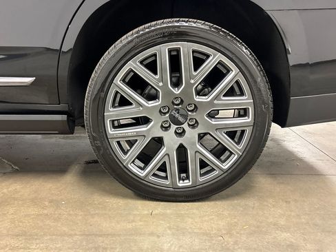 Certified 2025 GMC Yukon Denali Ultimate w/ LPO, Floor Liner Package image 12