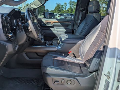Used 2024 Chevrolet Silverado 2500 High Country w/ High Country Premium Package AWD/4WD image 11