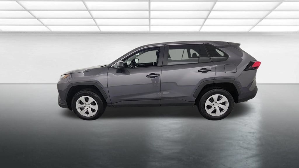 Used 2024 Toyota RAV4 LE AWD/4WD image 4