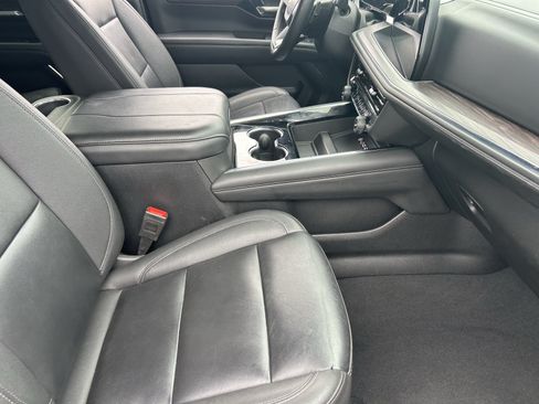 Used 2025 Chevrolet Tahoe LT RWD image 12