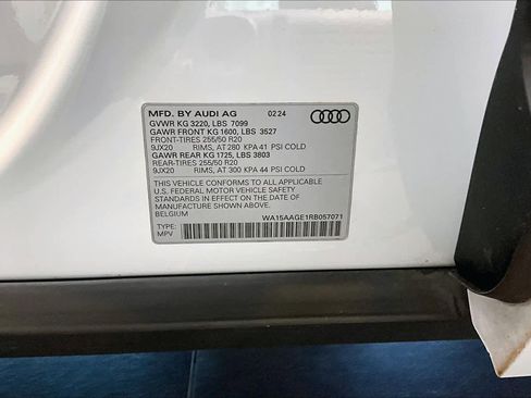 Certified 2024 Audi Q8 e-tron Premium Plus w/ Premium Plus Package image 33