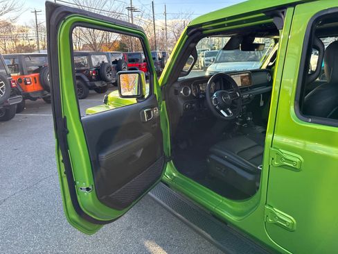 New 2026 Jeep Wrangler Unlimited Sahara AWD/4WD image 11