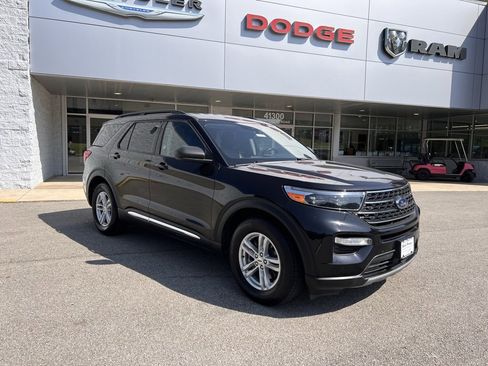 Used 2023 Ford Explorer XLT w/ Equipment Group 202A image 6