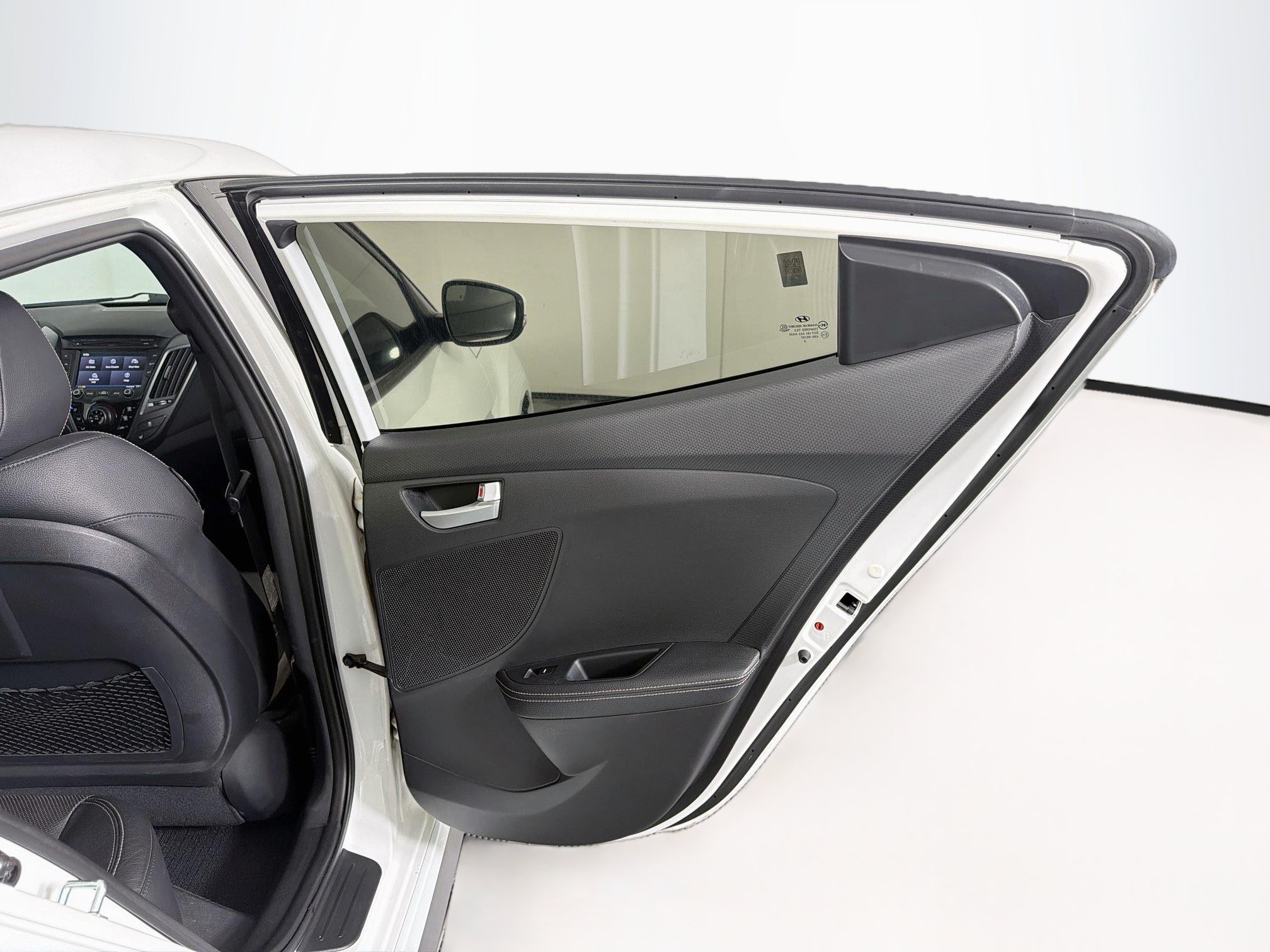Used 2014 Hyundai Veloster Turbo FWD image 26