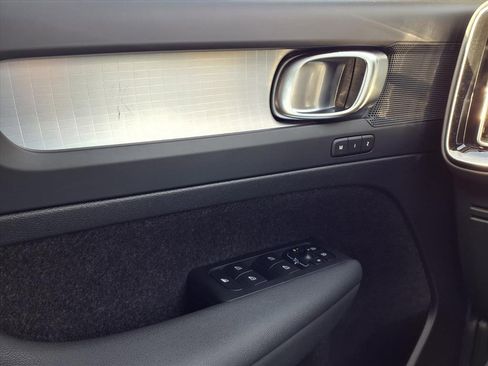 Used 2024 Volvo XC40 B5 Core image 14