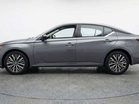 Used 2025 Nissan Altima 2.5 SV image 5
