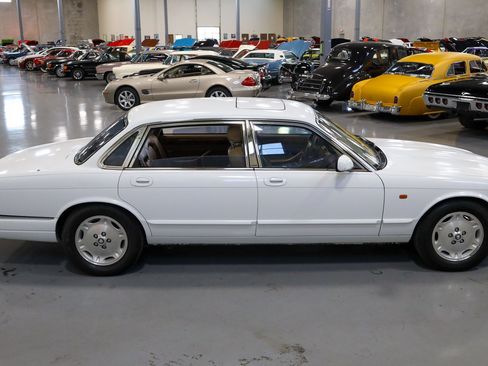 Used 1997 Jaguar XJ6 L RWD image 33