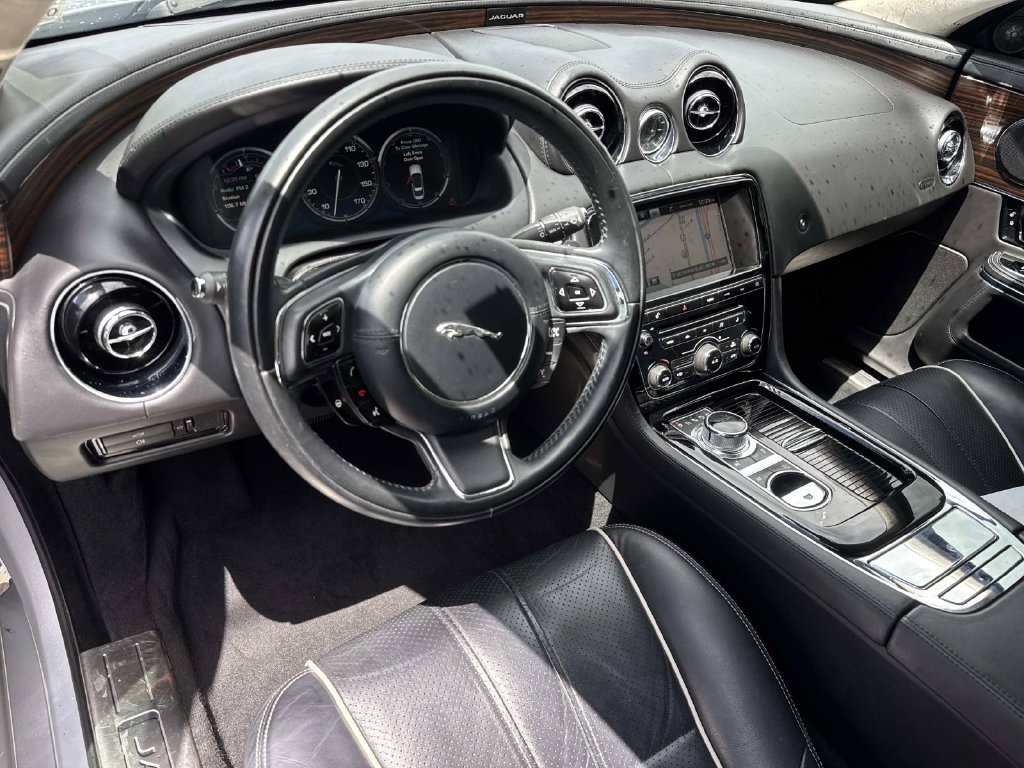 Used 2015 Jaguar XJ L Portfolio RWD image 19