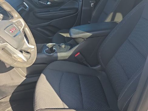 Used 2022 GMC Terrain SLE FWD image 8