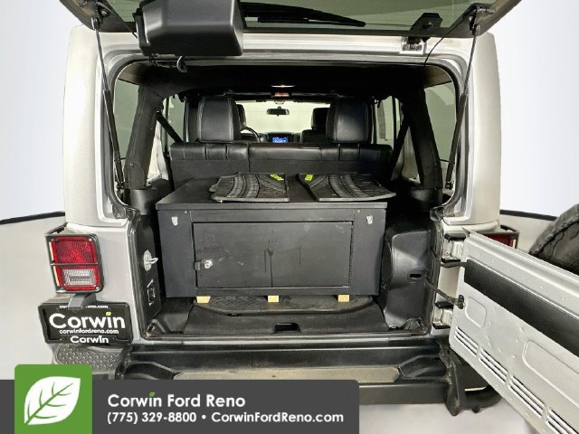 Used 2012 Jeep Wrangler Unlimited Rubicon AWD/4WD image 26