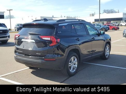 Used 2024 GMC Terrain SLE w/ Driver Convenience Package image 4