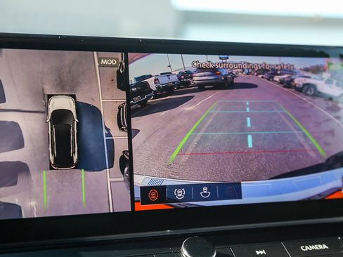 Used 2025 Nissan Rogue SL image 6