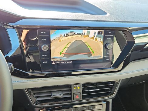 Certified 2024 Volkswagen Taos SE image 15