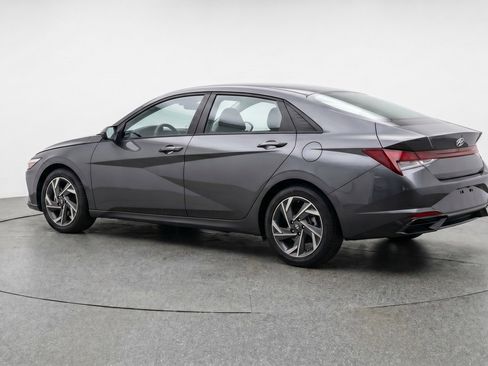 Used 2025 Hyundai Elantra SEL FWD image 6