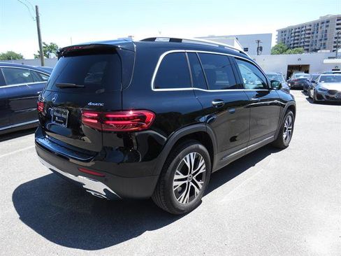 Used 2026 Mercedes-Benz GLB 250 4MATIC image 4