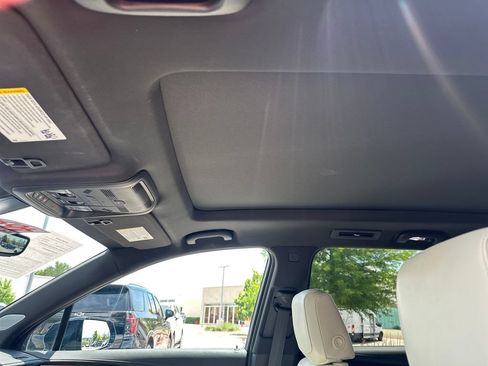 Used 2025 Cadillac XT6 Sport w/ Technology Package AWD/4WD image 31