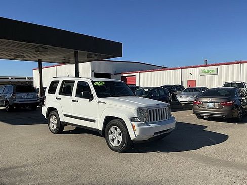 Used 2011 Jeep Liberty Sport image 3