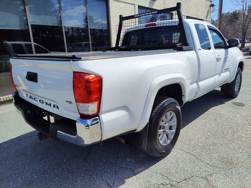 Used 2016 Toyota Tacoma SR5 w/ SR5 Appearance Package (SN) image 8