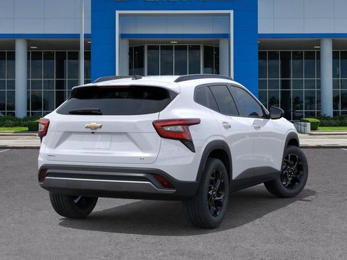 New 2026 Chevrolet Trax LT w/ Midnight Edition FWD image 4