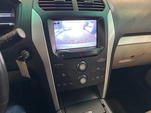 Used 2015 Ford Explorer XLT w/ Equipment Group 202A AWD/4WD image 29