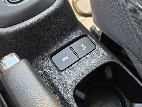 Used 2018 Chevrolet Sonic LS FWD image 36