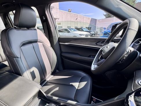 New 2025 Jeep Grand Cherokee Limited w/ Black Appearance Package image 20