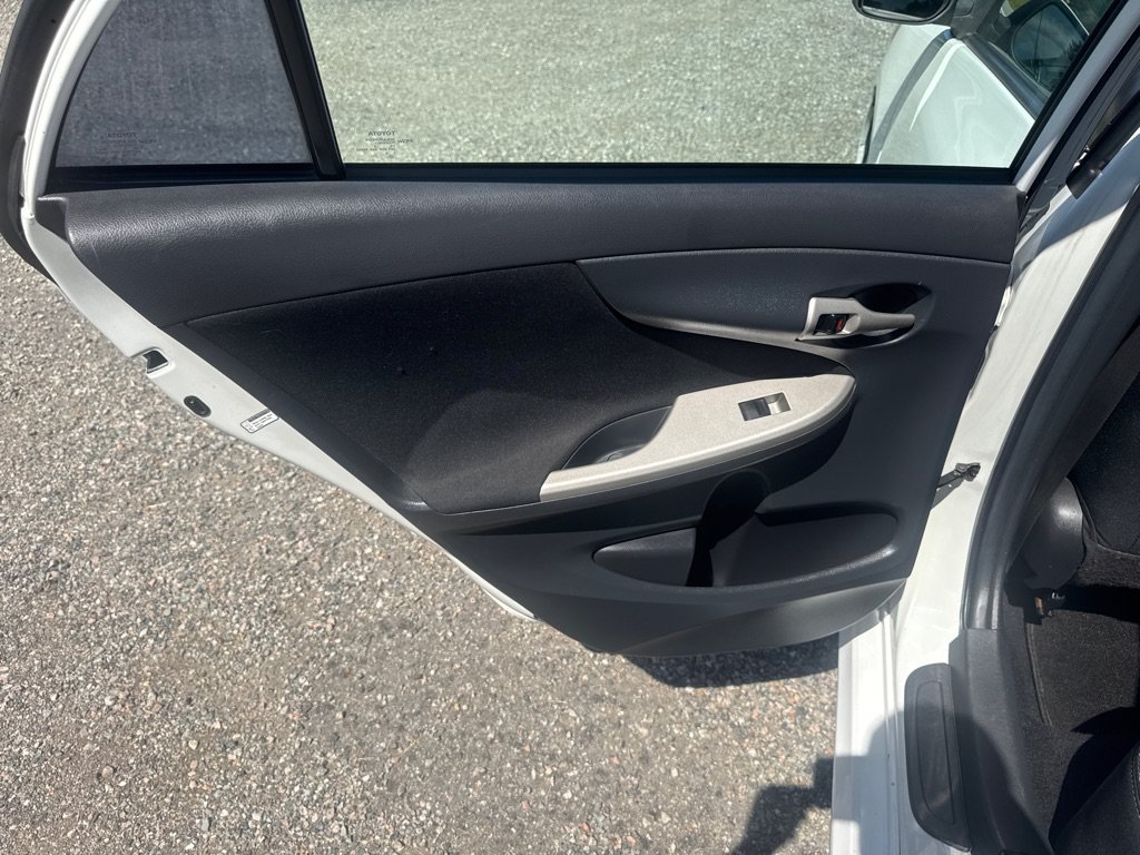 Used 2013 Toyota Corolla S FWD image 18