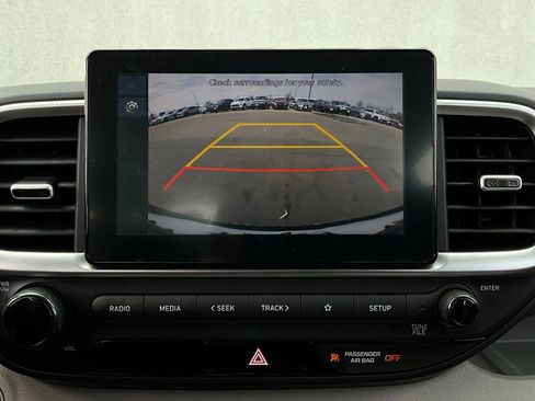Used 2025 Hyundai Venue SEL image 32