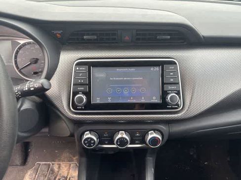 Used 2020 Nissan Kicks S image 19